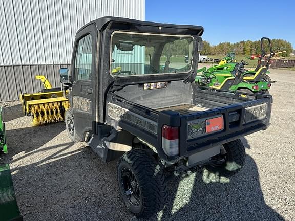 Image of John Deere XUV 835R equipment image 3