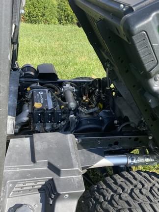 Image of John Deere XUV 835R equipment image 4