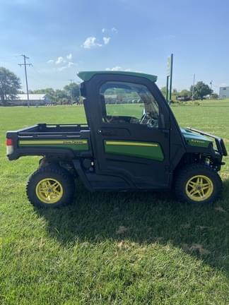 Image of John Deere XUV 835R equipment image 1