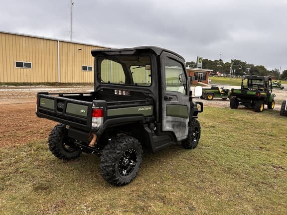 Image of John Deere XUV 835R equipment image 3