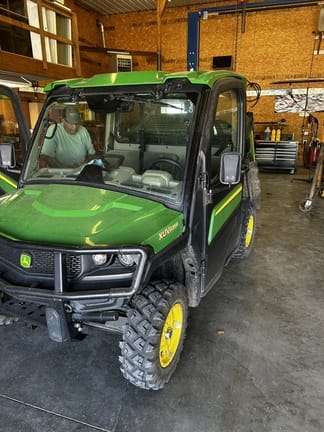 2020 John Deere XUV 835R Equipment Image0