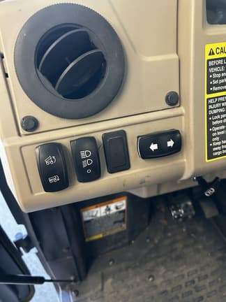 Image of John Deere XUV 835R equipment image 4