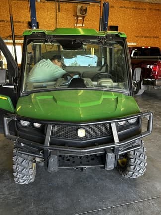 Image of John Deere XUV 835R equipment image 1