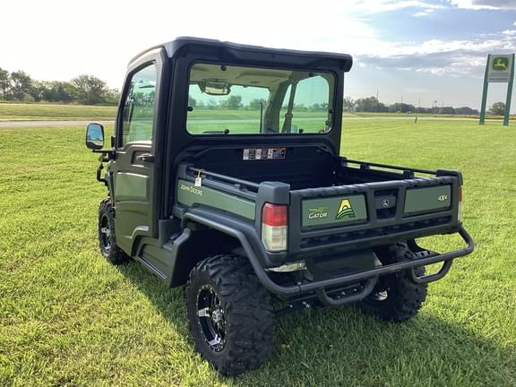 Image of John Deere XUV 835R equipment image 3