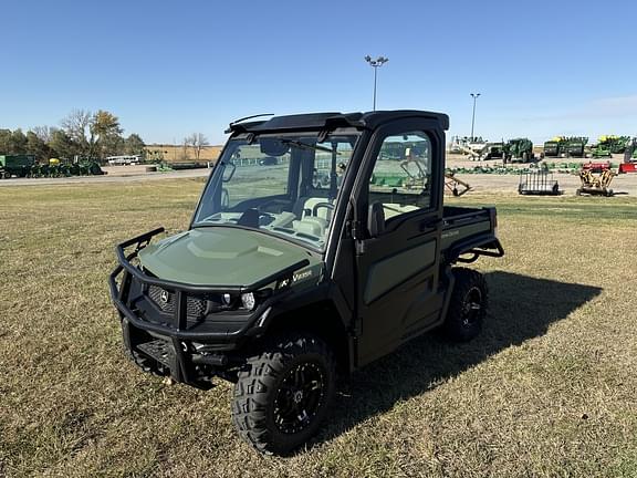 Image of John Deere XUV 835R equipment image 2