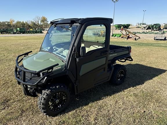 Image of John Deere XUV 835R equipment image 1