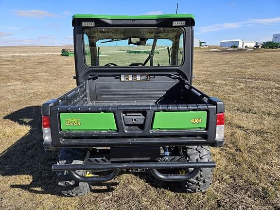 Image of John Deere XUV 835R equipment image 3