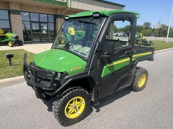 Image of John Deere XUV 835R equipment image 1