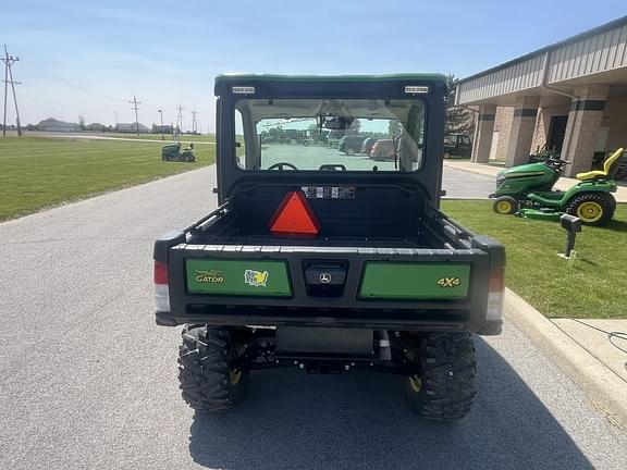 Image of John Deere XUV 835R equipment image 3
