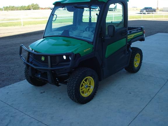 Image of John Deere XUV 835R equipment image 1