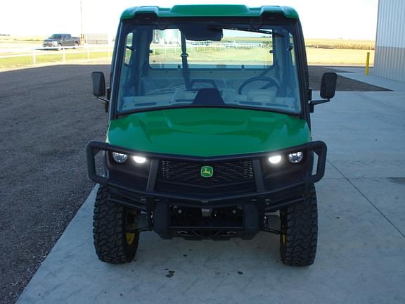 Image of John Deere XUV 835R equipment image 3