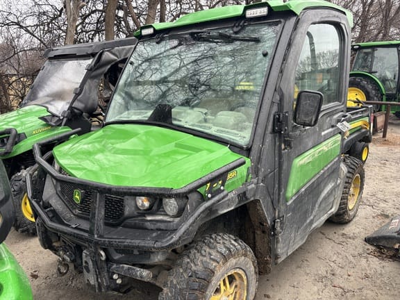 2020 John Deere XUV 835R Equipment Image0