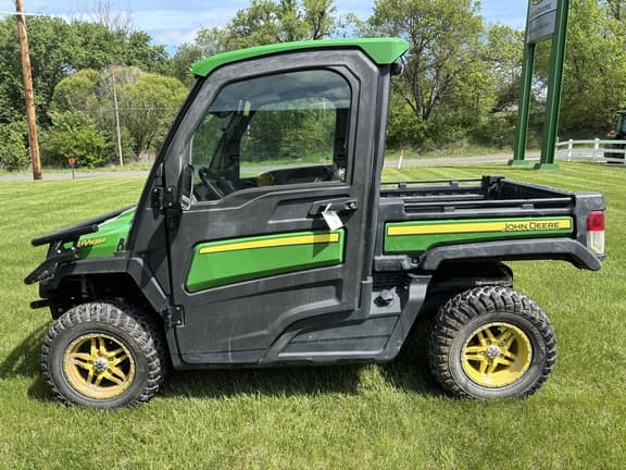 Image of John Deere XUV 835R equipment image 1