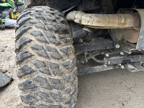 Image of John Deere XUV 835R equipment image 4