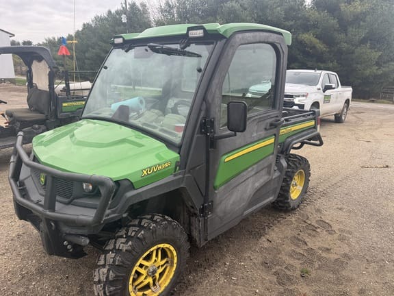 2020 John Deere XUV 835R Equipment Image0