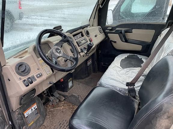 Image of John Deere XUV 835R equipment image 4