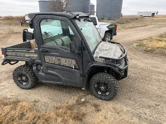 2020 John Deere XUV 835R Equipment Image0