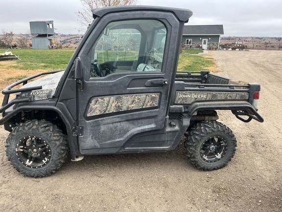 2020 John Deere XUV 835R Equipment Image0