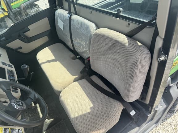 Image of John Deere XUV 835R equipment image 4