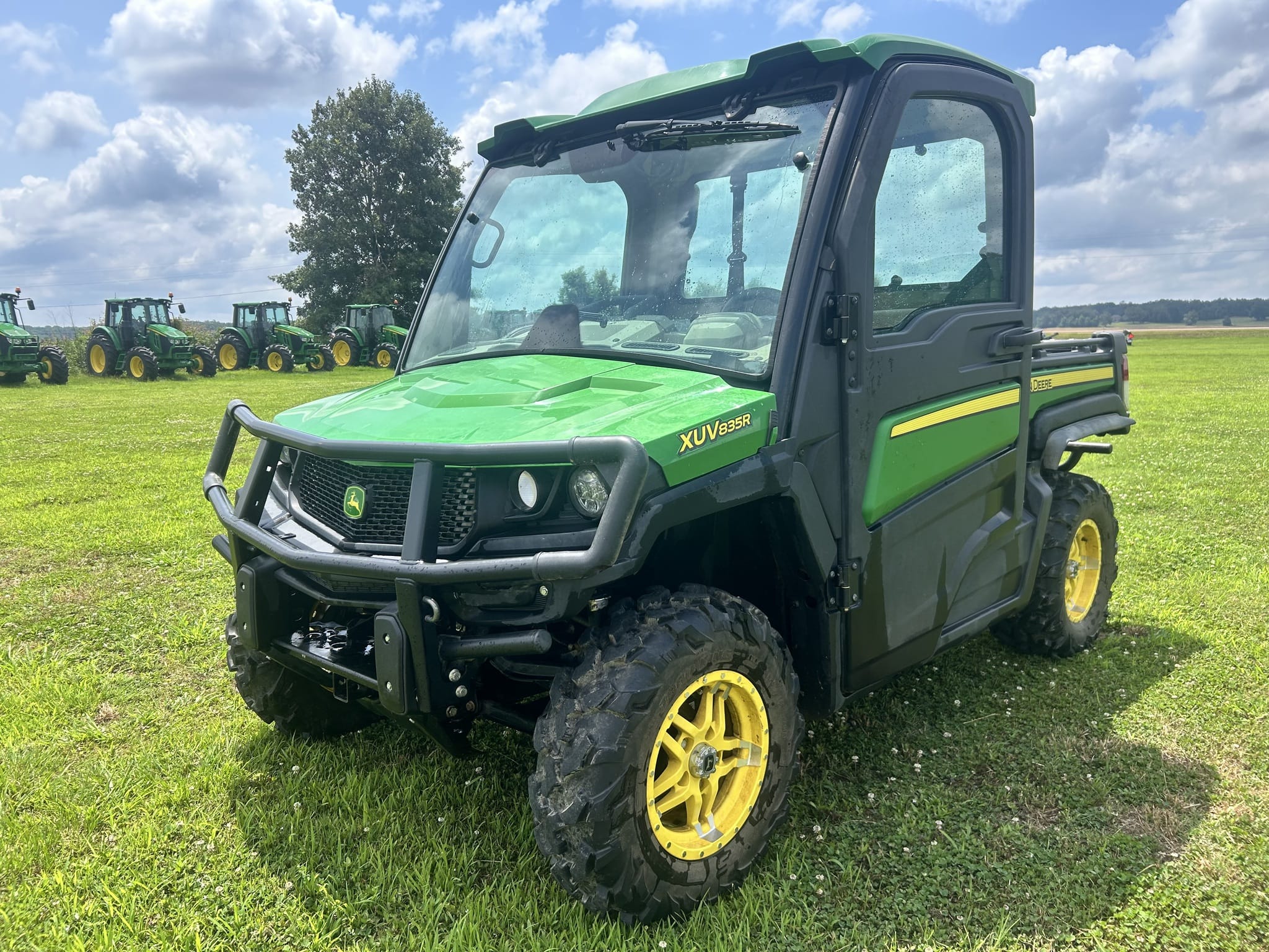 2020 John Deere XUV 835R Equipment Image0