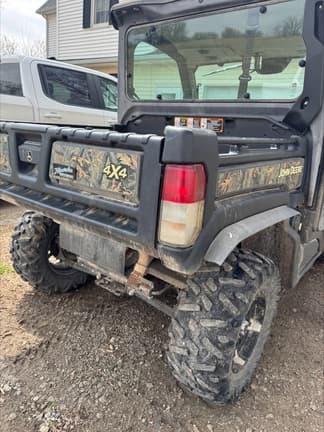 Image of John Deere XUV 835R equipment image 4