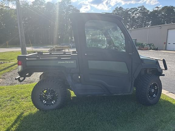 Image of John Deere XUV 835R equipment image 4