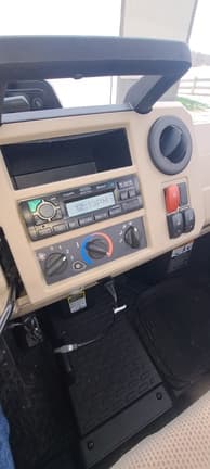 Image of John Deere XUV 835R equipment image 4