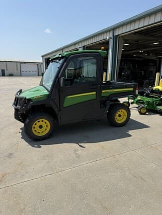 Image of John Deere XUV 835R equipment image 1