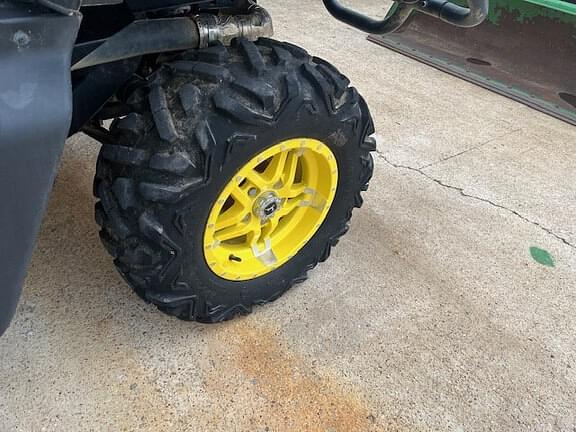 Image of John Deere XUV 835R equipment image 4