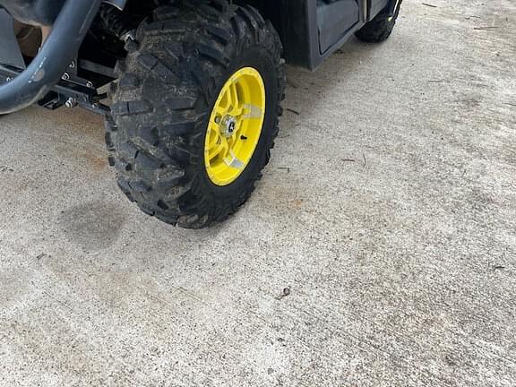 Image of John Deere XUV 835R equipment image 1