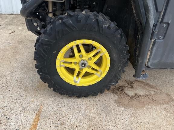 Image of John Deere XUV 835R equipment image 2