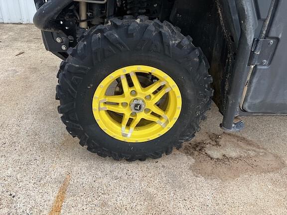 Image of John Deere XUV 835R equipment image 2