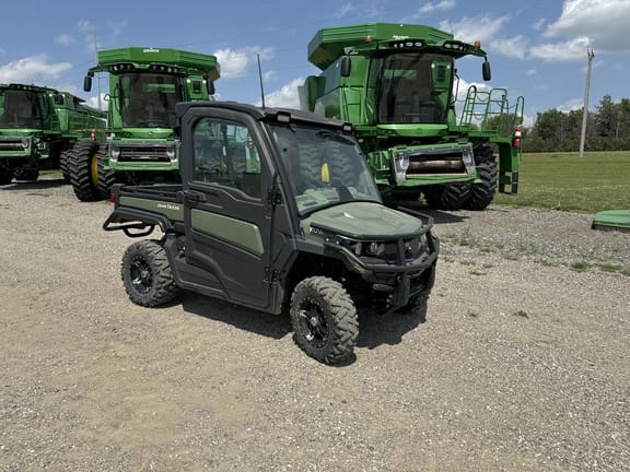 2020 John Deere XUV 835R Equipment Image0