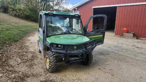 Image of John Deere XUV 835R equipment image 4
