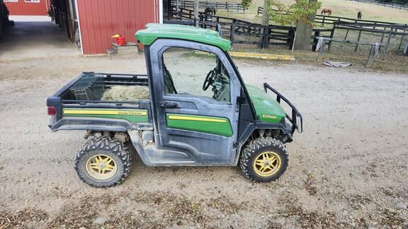 2020 John Deere XUV 835R Equipment Image0