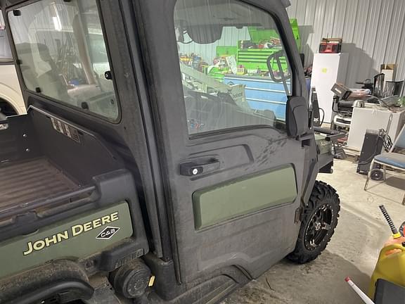 Image of John Deere XUV 835R equipment image 1