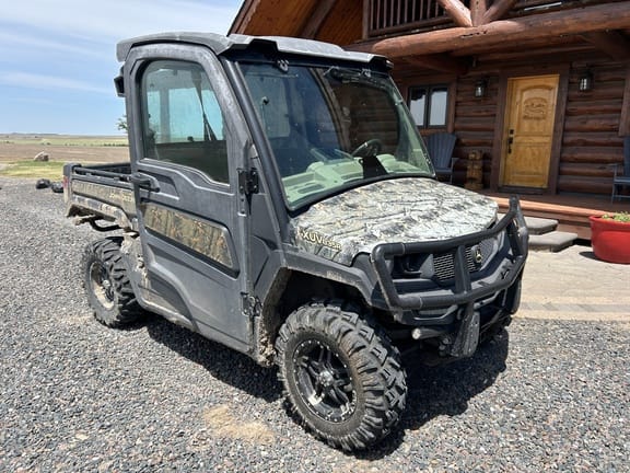 2020 John Deere XUV 835R Equipment Image0