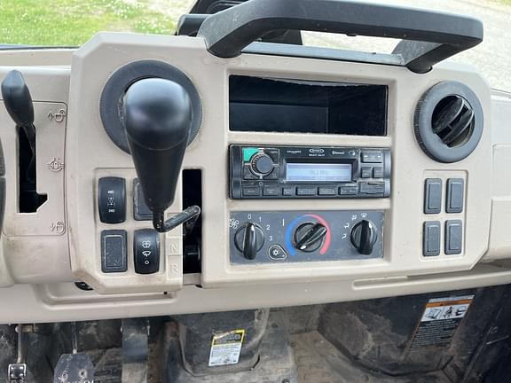 Image of John Deere XUV 835R equipment image 4