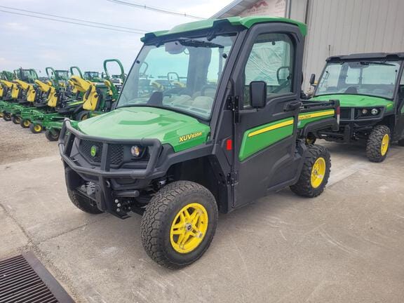 2020 John Deere XUV 835R Equipment Image0