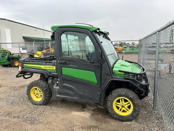 Image of John Deere XUV 835R equipment image 3