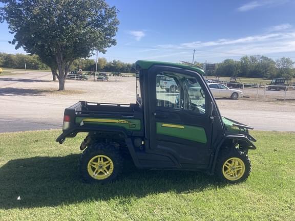 Image of John Deere XUV 835R equipment image 1