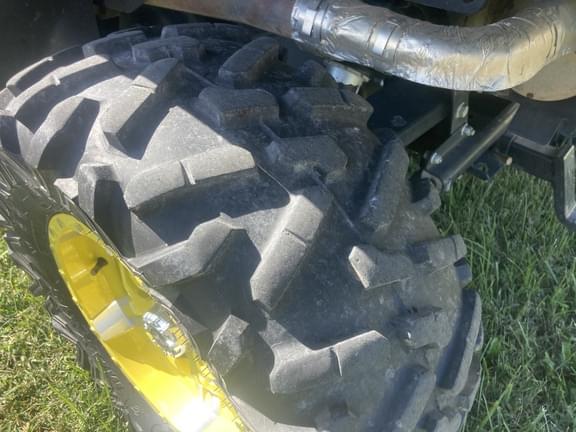 Image of John Deere XUV 835R equipment image 3