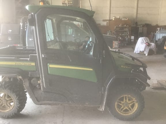 2020 John Deere XUV 835R Equipment Image0