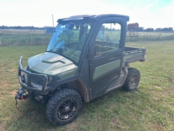 2020 John Deere XUV 835R Equipment Image0