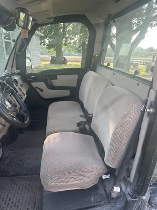 Image of John Deere XUV 835R equipment image 3