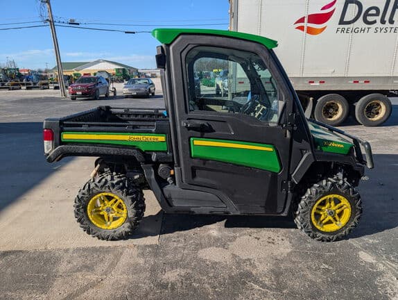 Image of John Deere XUV 835R equipment image 4