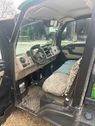 Image of John Deere XUV 835R equipment image 4