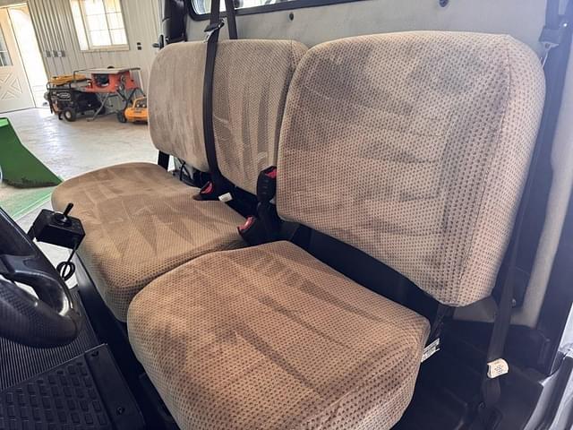 Image of John Deere XUV 835R equipment image 2