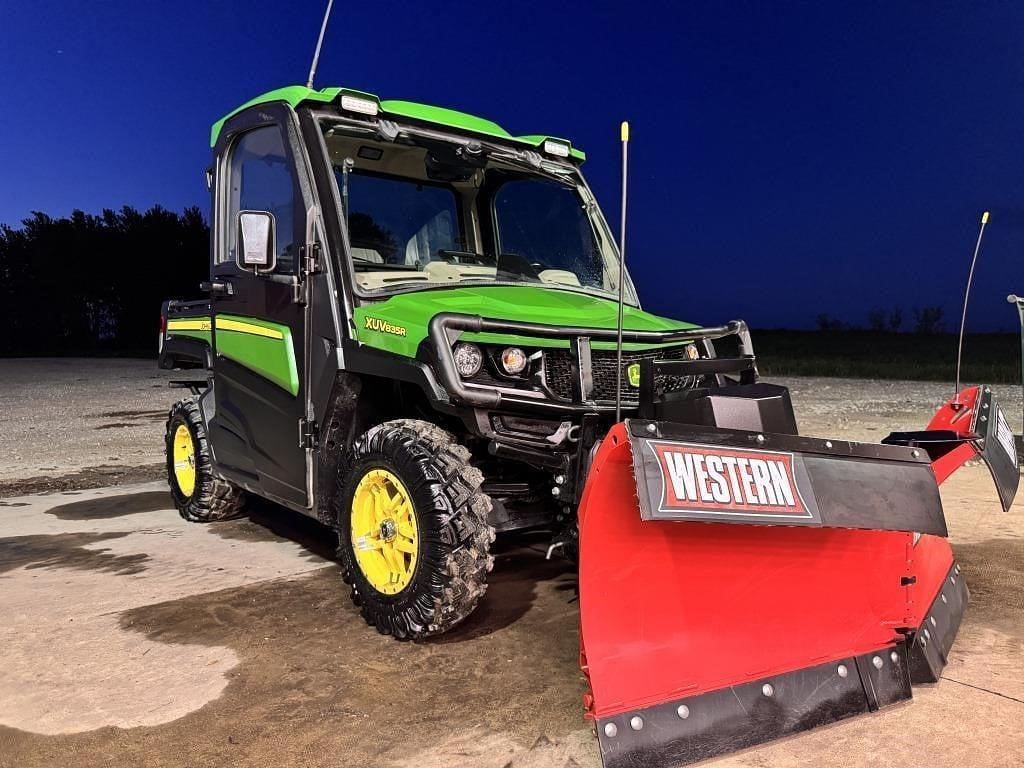 Image of John Deere XUV 835R Primary image