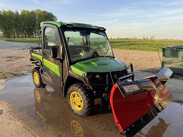 Image of John Deere XUV 835R equipment image 3
